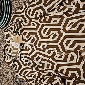 New with tag Women's M top. Lauriebelles top. Zuri printed